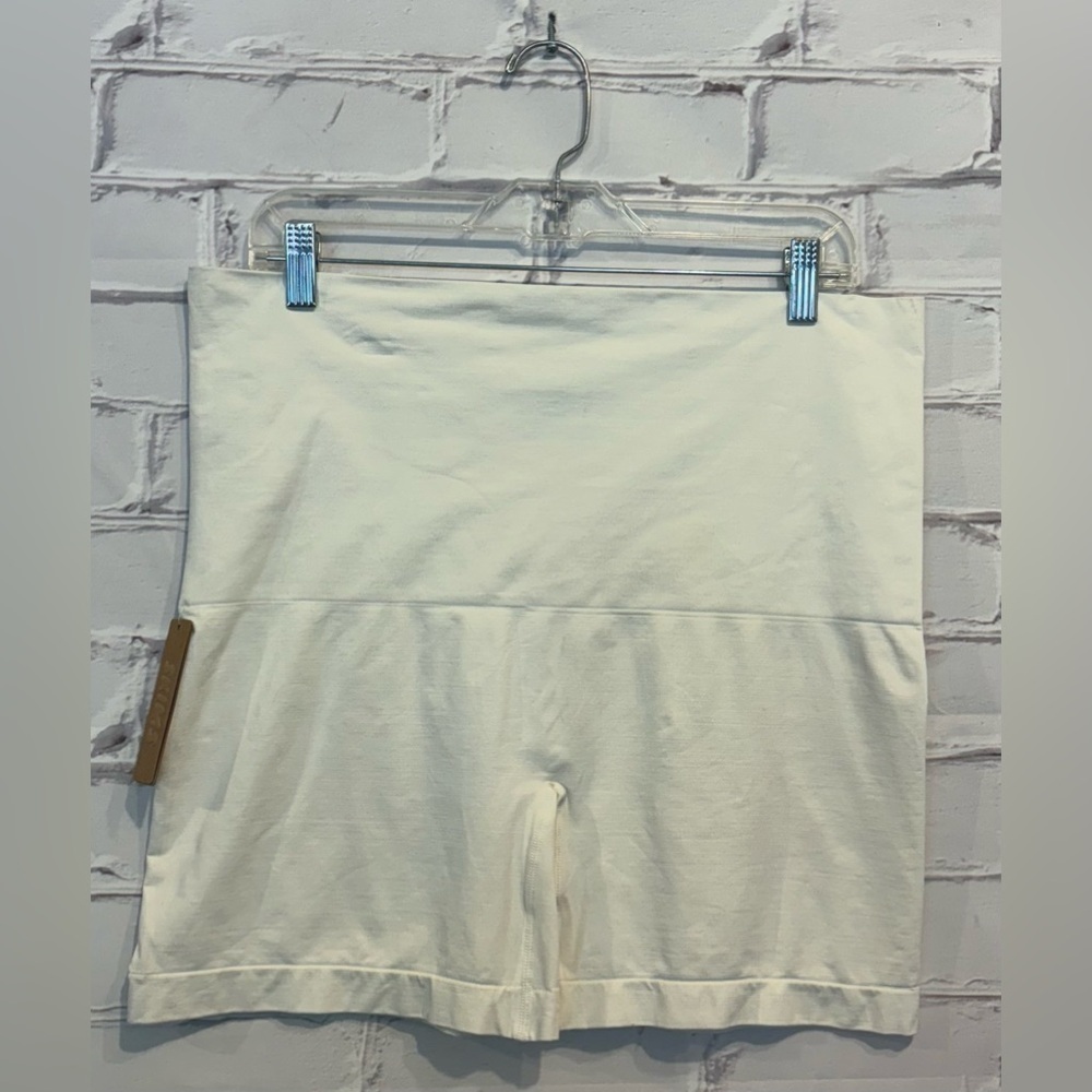 SKIMS NWT Skims Smoothing pull on Short - Marble color - Size 4X - Picture 2 of 6